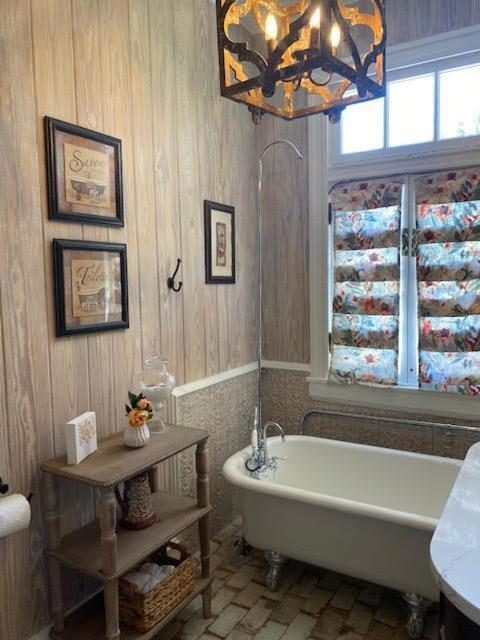 Jenny'S Downtown Hideaway Bed And Breakfast ลอเรล ภายนอก รูปภาพ
